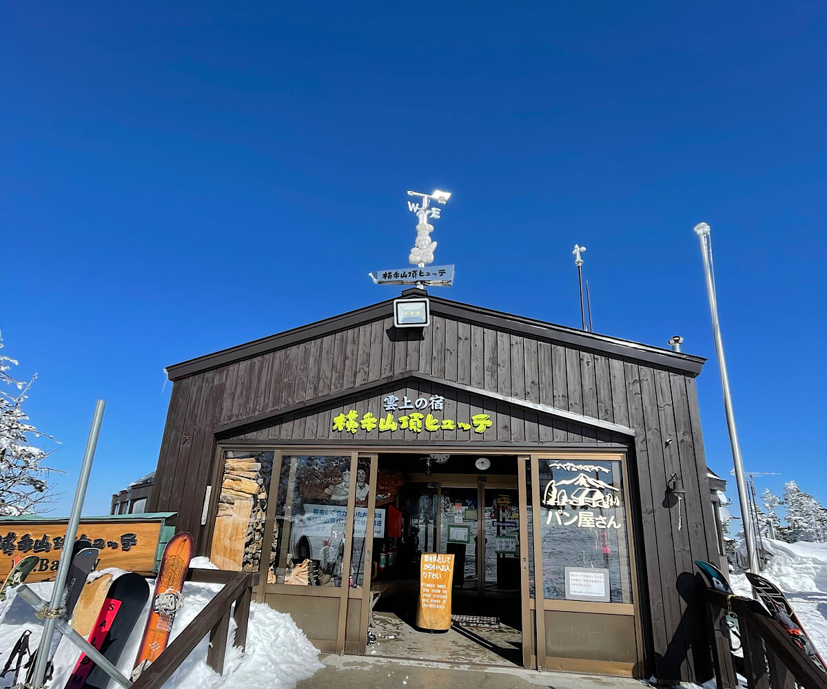 How to enjoy skiing and snowboarding in Japan.