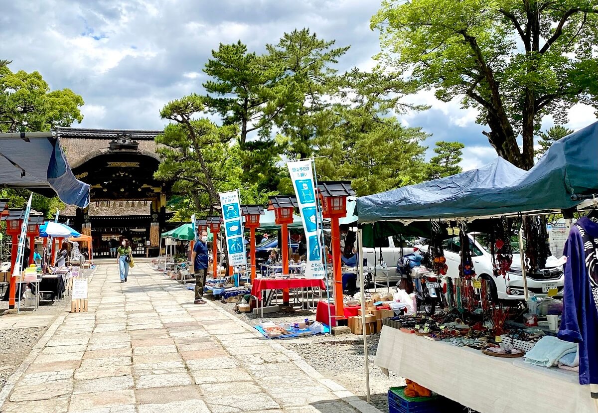 Treasure Hunting at Flea Markets in Kyoto!